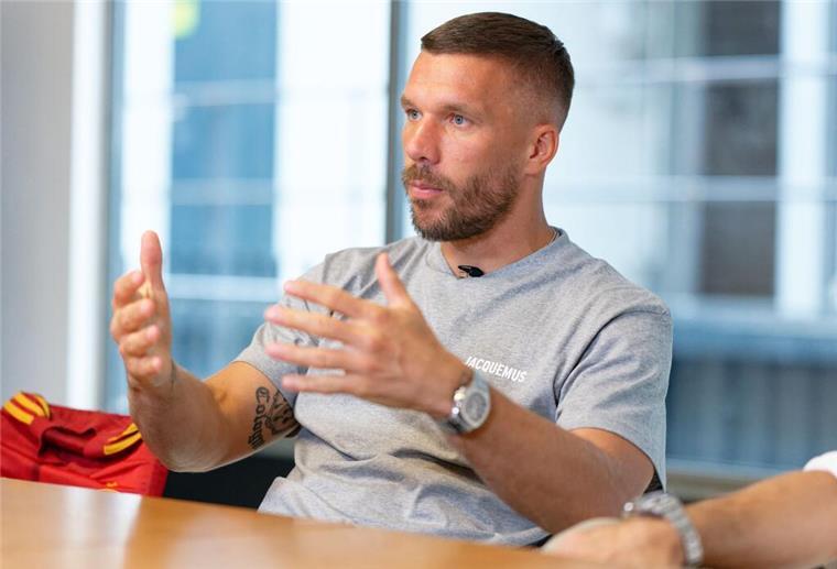 Podolski sagt, er sei „anders geschnitzt“ als heutige Generationen.