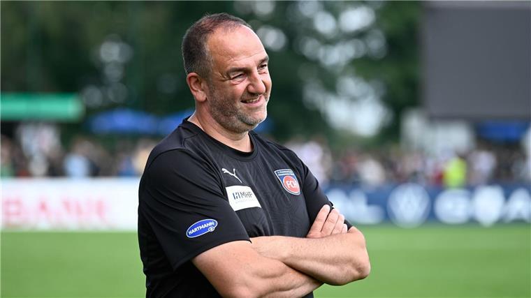 Am Ende souverän: Breunig schießt Heidenheim weiter Pokal-Aufgabe gemeistert: Trainer Frank Schmidt und der 1. FC Heidenheim.