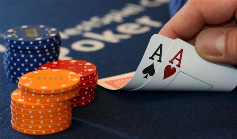 Rodenkirchen: Pokern für den guten Zweck Pokern für eine guten Zweck: Der Reinerlös des Turniers in Rodenkirchen kommt der Schlaganfall-Selbsthilfegruppe zugute.