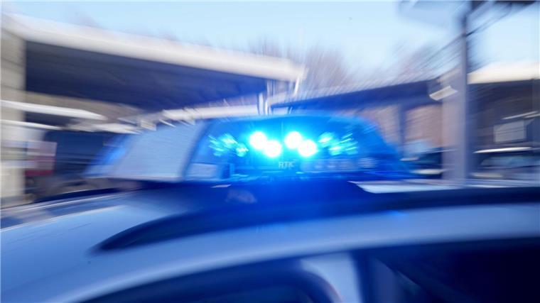 Polizei mit Blaulicht.