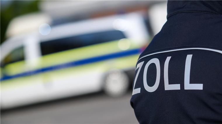 Razzia bei Wilhelmshaven - ein Restaurant muss schließen Polizei- und Zollbeamte waren am Freitagabend in Wilhelmshaven und dem Landkreis Friesland im Einsatz. (Symbolbild)