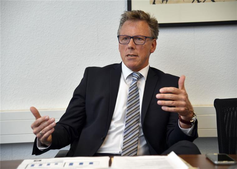Bremerhavener Polizeidirektor: "Diese Respektlosigkeit ist unerträglich" Polizeidirektor Harry Götze fordert mehr Respekt und ein klares Nein zur Gewalt gegen die Polizei.