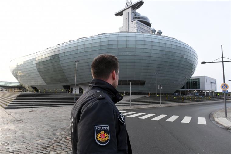 Polizeieinsatz am Klimahaus in Bremerhaven.