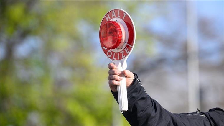 Aktionstag für Sicherheit von Kindern im Straßenverkehr Polizistinnen und Polizisten kontrollieren heute verstärkt den Verkehr, um Kinder besser zu schützen. (Symbolbild)