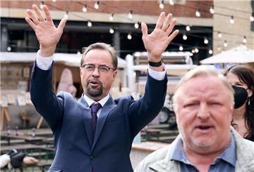 Populärstes Team beim „Tatort“ sind Jan Josef Liefers (links) als Rechtsmediziner Karl-Friedrich Boerne und Axel Prahl als Kommissar Frank Thiel, die für den WDR in Münster ermitteln und stets sehr hohe Reichweite haben. Dieses Jahr kommt noch ein neuer Krimi mit Thiel und Boerne. (Archivfoto)