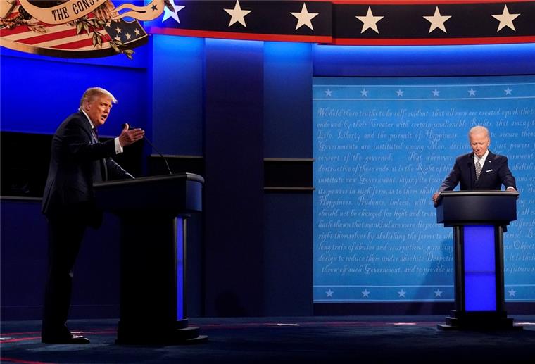 Chaotische erste TV-Debatte von Trump und Biden Präsident Donald Trump (links), und Joe Biden, Präsidentschaftskandidat der Demokraten, nehmen an der ersten Präsidentschaftsdebatte teil. Fünf Wochen vor der Präsidentschaftswahl in den USA hat die mit Spannung erwartete erste TV-Debatte zwischen Amtsinhaber Trump und seinem Herausforderer Biden stattgefunden.