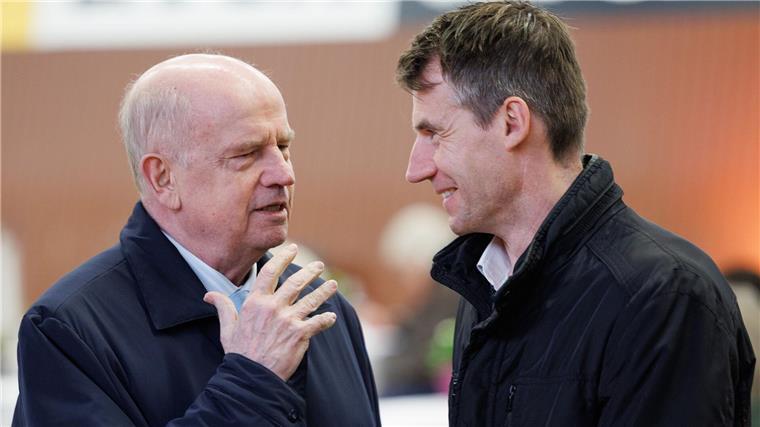 Nächster Schock: Reitverband verliert Hauptsponsor Präsident Martin Richenhagen (l) und Sport-Geschäftsführer Dennis Peiler (r) haben viel Arbeit vor sich.