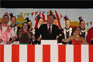Präsidium und Publikum feierten in Eckwarden ausgelassen Karneval.