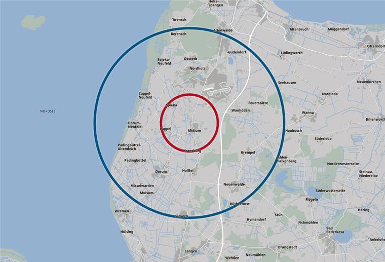 Geflügelpest-Alarm: Ausbruch bei Hühner-Haltung im Cuxland - Sperrzone errichtet Präventiv wurde nach dem Ausbruch der Geflügelpest in einer Hobbyzucht in der Gemeinde Wurster Nordseeküste eine Schutzzone mit einem Radius von drei Kilometern (roter Kreis) eingerichtet. Zudem gibt es Überwachungszone (zehn Kilometer im Radius, blauer Kreis). Beide Zonen zusammen ergeben die Sperrzone. Hier ist eine Teilausstallung für Geflügelbetriebe verboten.