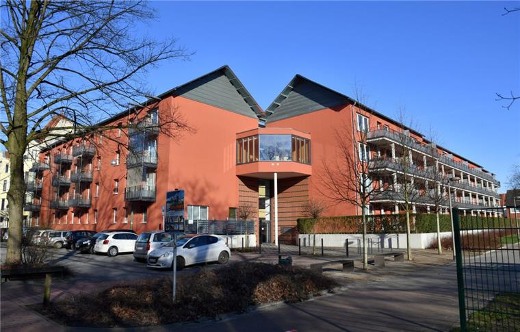 Und der "Bau-Oscar" geht nach ... Bremerhaven! Preiswürdig: Die ehemals tristen Schlichtbauten an der Neuelandstraße in Bremerhaven lies die Stäwog in einem bundesweit beachteten Modellprojekt umbauen.