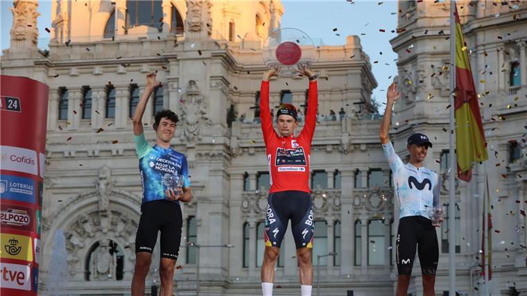 Radstar Roglic krönt sich zum Rekordsieger der Vuelta Primoz Roglic feiert seinen vierten Gesamtsieg bei der Vuelta.