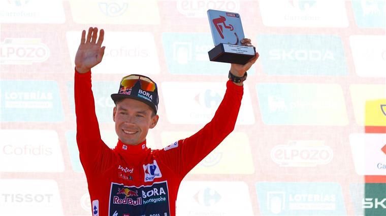 Vuelta: Tschechischer Youngster düpiert Radstar van Aert Primoz Roglic führt weiter die Gesamtwertung an.