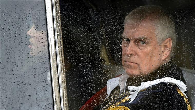 Sex, Macht und Lügen: Doku über Skandale hinter Palastmauern Prinz Andrew kostete die Freundschaft mit Jeffrey Epstein seinen Platz im engeren Kreis der Royals. (Archivbild)