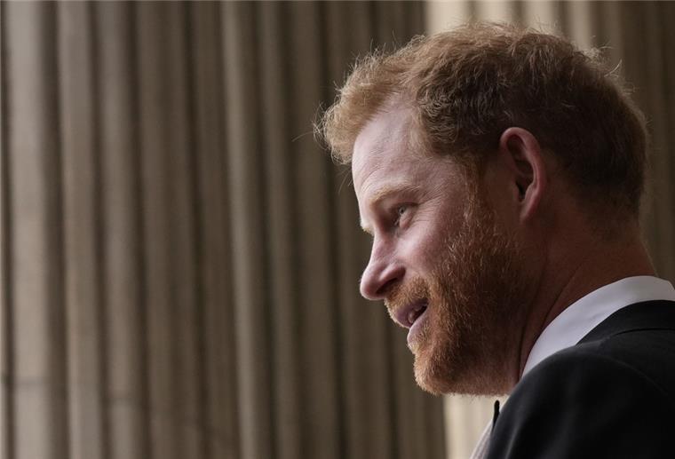 Prinz Harry setzt sich für Naturschutz in Afrika ein Prinz Harry, Herzog von Sussex, verlässt nach der Dankes-Messe die St. Paul's Kathedrale, am zweiten Tag der Feierlichkeiten zum Platinjubiläum der Queen.