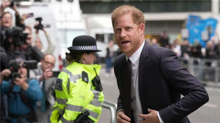 Teilsieg für Prinz Harry bei Klage gegen „Mirror“-Verlag Prinz Harry ist kein Fan der britischen Boulevardpresse.