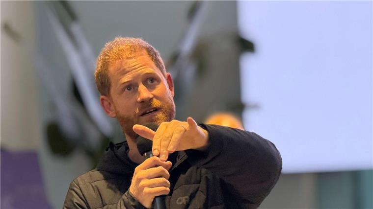 Geküsst oder vor Gericht: die Extreme in Prinz Harrys Leben Prinz Harry setzt sich für mehrere Wohltätigkeitsorganisationen ein. (Archivbild)