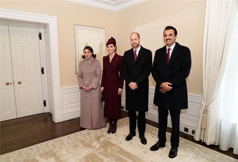 Kate und William begrüßen Emir von Katar zum Staatsbesuch Prinz William (2.v.r.) und seine Ehefrau Prinzessin Kate (2.v.l.) begrüßten das Herrscherpaar in ihrer Londoner Residenz.