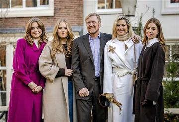 Prinzessin Ariane (l) hat nach Angaben ihrer Mutter Augenprobleme. 