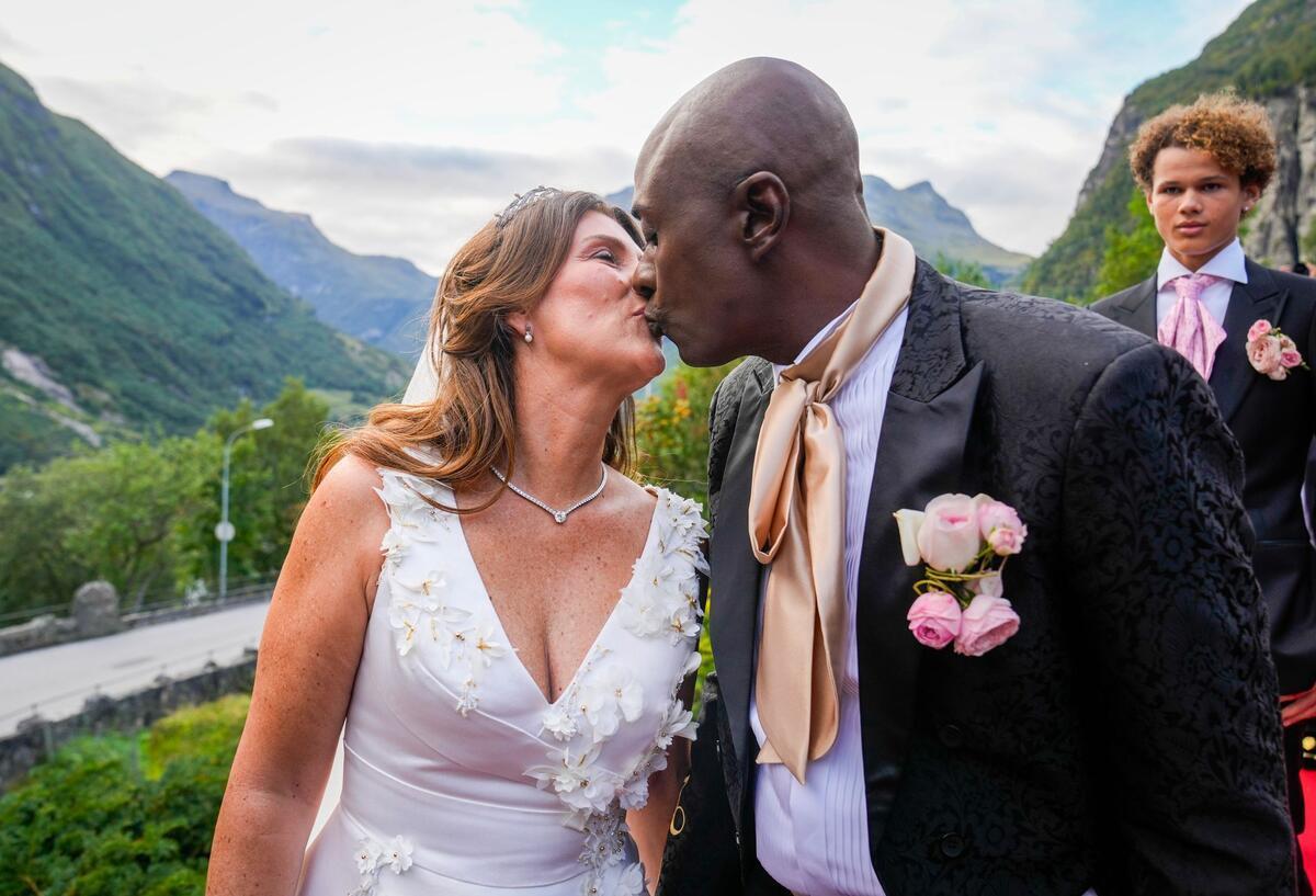König Harald scherzt über Netflix-Doku seiner Tochter Prinzessin Märtha Louise und Durek Verrett haben im Sommer 2024 geheiratet. (Archivbild)