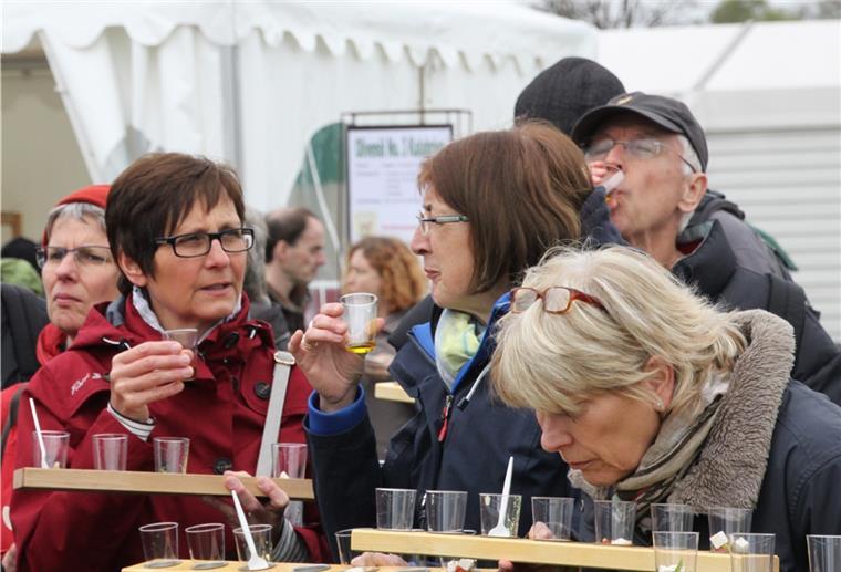 Probieren, informieren und genießen: Die Olivenöl-Abholtage am 7. und 8. Mai in Wilstedt bieten für die Besucherinnen und Besucher an zwei Tagen ein volles Genuss-Programm.