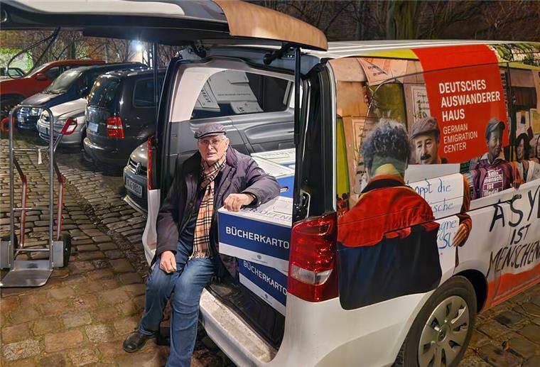 Forscher schenkt Auswandererhaus in Bremerhaven 2000 Bücher Professor Klaus J. Bade
