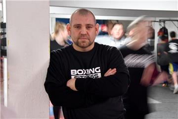 Profi-Boxer Eugen Buchmüller aus Bremerhaven konnte nach einem Krampf nicht weiter boxen.