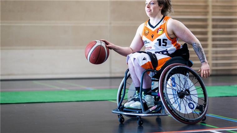 Paralympics bei den Frauen, Bundesliga im Männer-Team Profi-Rollstuhlbasketballerin Vanessa Erskine spielt in der Liga in einem Männer-Team.