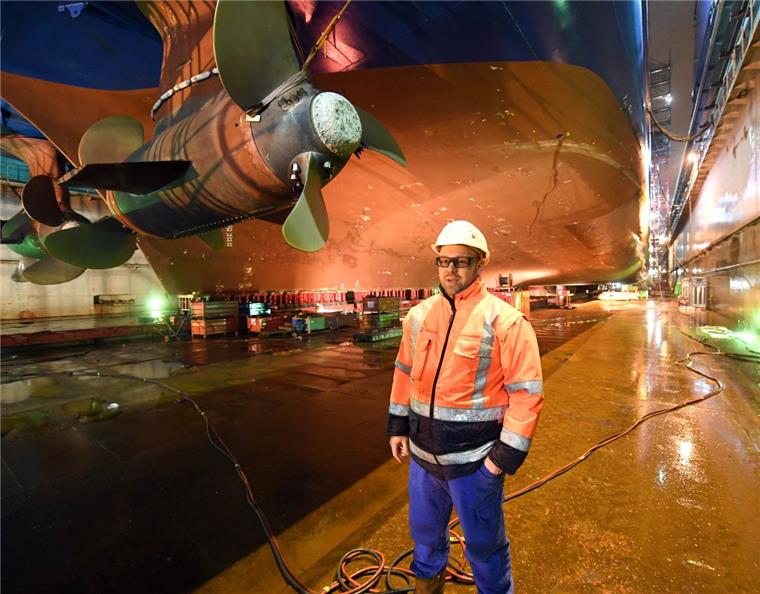 Bremerhavener Werft verlängert Ostseefähre "Peter Pan" Projektleiter David Porath und sein Team haben im Dock 5 der Werft German Dry Docks in Bremerhaven mit der Verlängerung der Ostseefähre "Peter Pan" begonnen.