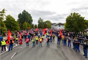 Protestaktion gegen Aufspaltung und Ausgliederung am Donnerstag bei Premium Aerotec in Nordenham.