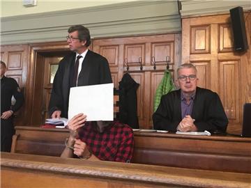 Prozessauftakt gegen den 22 Jahre alten Eiyad A. - hier mit seinen Verteidigern Bernd Fiessler (links) und Konrad Schäfer.