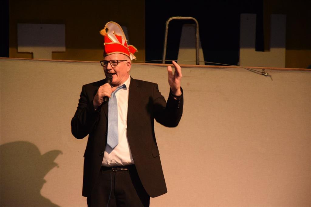 Prunksitzungen im Burhaver Rathaussaal: Die Stimmung ist an beiden Abenden beste...