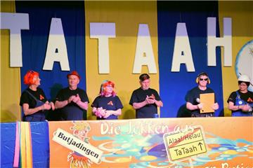 Prunksitzungen im Burhaver Rathaussaal: Die Stimmung ist an beiden Abenden beste...
