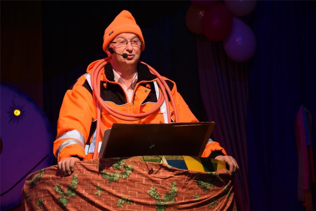 Prunksitzungen im Burhaver Rathaussaal: Die Stimmung ist an beiden Abenden beste...