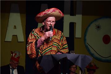 Prunksitzungen im Burhaver Rathaussaal: Die Stimmung ist an beiden Abenden beste...