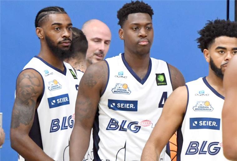 Qiydar Davis (links) wird in der kommenden Saison gemeinsam mit Armani Moore (Mitte) und Carrington Love (rechts) für die Eisbären Bremerhaven spielen.