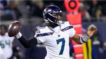 Quarterback Geno Smith gewann mit Seattle trotz schwacher Offensivleistung in Chicago.