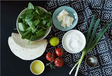 Quesadillas mit Spinatfüllung und Tomatensalsa