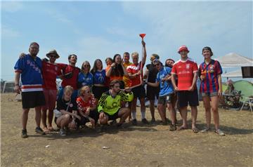 &quot;Trikot-Tag&quot; bei den Jungs und Mädels aus Düsseldorf. Foto: Overschmid...
