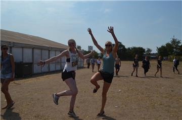 &quot;Wir haben Spaß!&quot;, sagen Eva (links) und Tini aus dem Emsland. Foto: O...