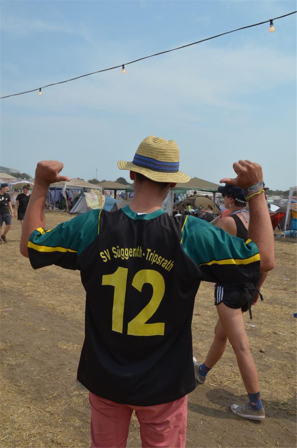 &quot;Wo kommt der Verein her?&quot;, fragt Nico. Ich muss passen. Foto: Oversch...