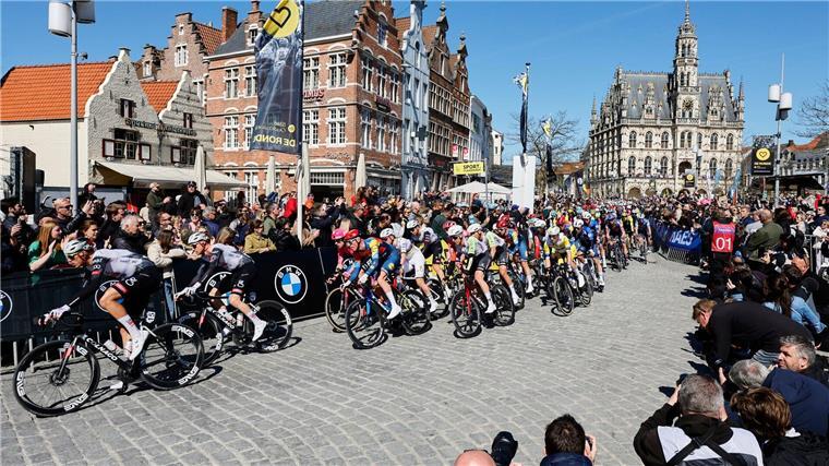 Kein Paris-Roubaix: Degenkolb muss lange pausieren Rad-Profis bei der Flandern-Rundfahrt.