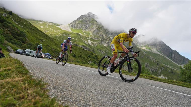 „Hölle“: Lipowitz bangt nach Alpen-Kraftakt um dritten Rang Rad-Star Tadej Pogacar bei der Königsetappe der Tour.