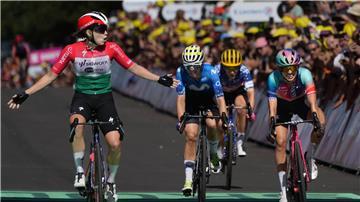 Radsportlerinnen um die Deutsche Liane Lippert (2.v.l) bei der Tour de France.