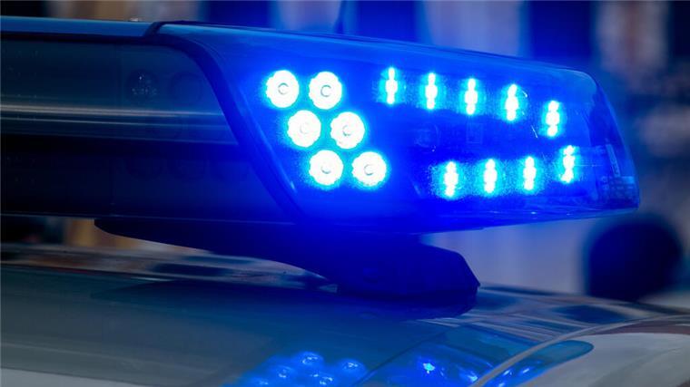 Horror-Sturz in Bremerhaven: Frau fällt mehrere Stockwerke aus Mehrfamilienhaus Polizei