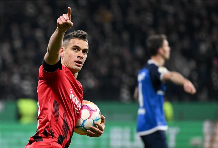Wird Rafael Borre der Füllkrug-Ersatz? Rafael Borre von Eintracht Frankfurt steht vor einem Wechsel zu Werder Bremen.