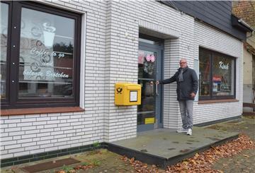 Rafael Platek, alter und neuer Ortsbürgermeister in Drangstedt, will an einer besseren Nahversorgung „seiner“ Bürger sorgen. Der leere Dorfladen an der Hauptstraße ist dem Christdemokraten ein Dorn im Auge.