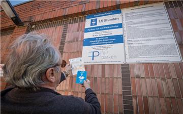 Rainer Bohls musste kürzlich eine Strafgebühr auf einem Discounter-Parplatz in der Hafenstraße zahlen, weil er vergaß in seinem Wagen die Parkscheibe zu hinterlegen.