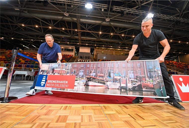 Bremerhaven: Formationsturnier nur als Livestream Ralf Hertel (links) und Mirco von Döhlen bei den letzten Vorbereitungen für die Deutsche Formations-Meisterschaft.