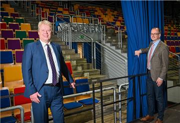 Ralf Meyer (links) und Andreas Beckmann in der Stadthalle. 