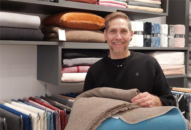 Für kalte Tage gerüstet: Bettenhaus Neemann präsentiert die besten Winterbegleiter Ralf Neemann mit Wolldecken